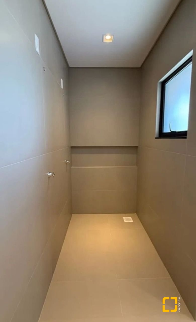 Casa com 153m², 3 quartos (sendo 1 suíte), 1 garagem, no bairro Ipiranga em São José