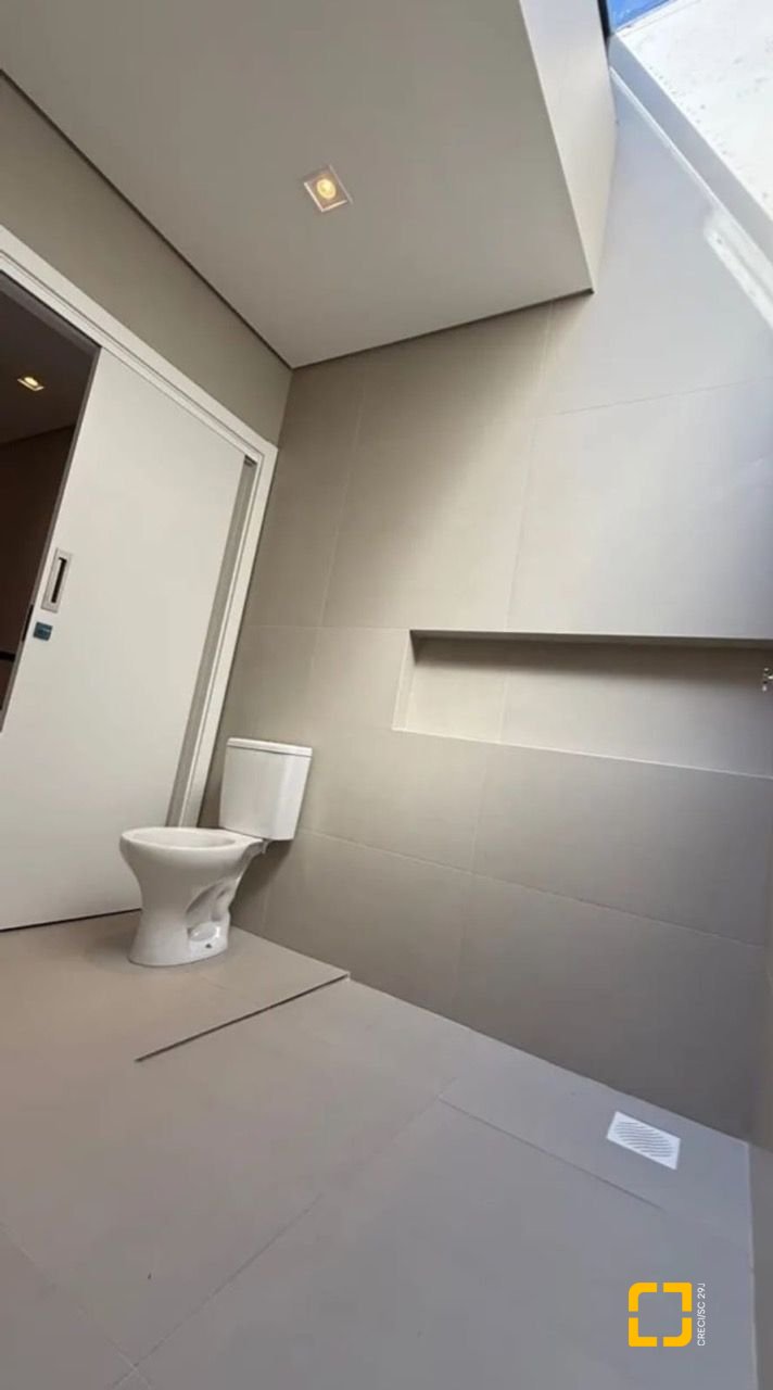 Casa com 153m², 3 quartos (sendo 1 suíte), 1 garagem, no bairro Ipiranga em São José