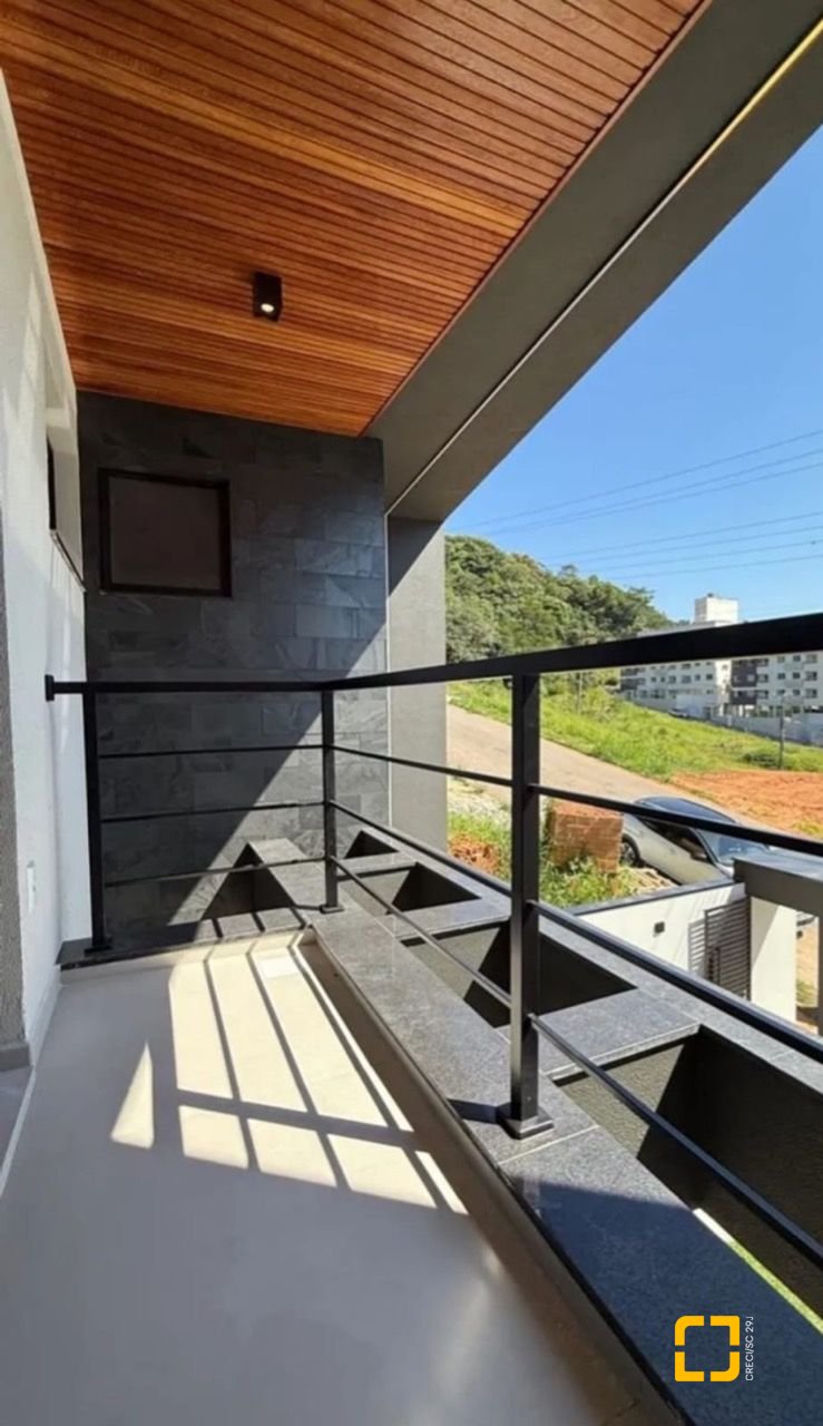 Casa com 153m², 3 quartos (sendo 1 suíte), 1 garagem, no bairro Ipiranga em São José