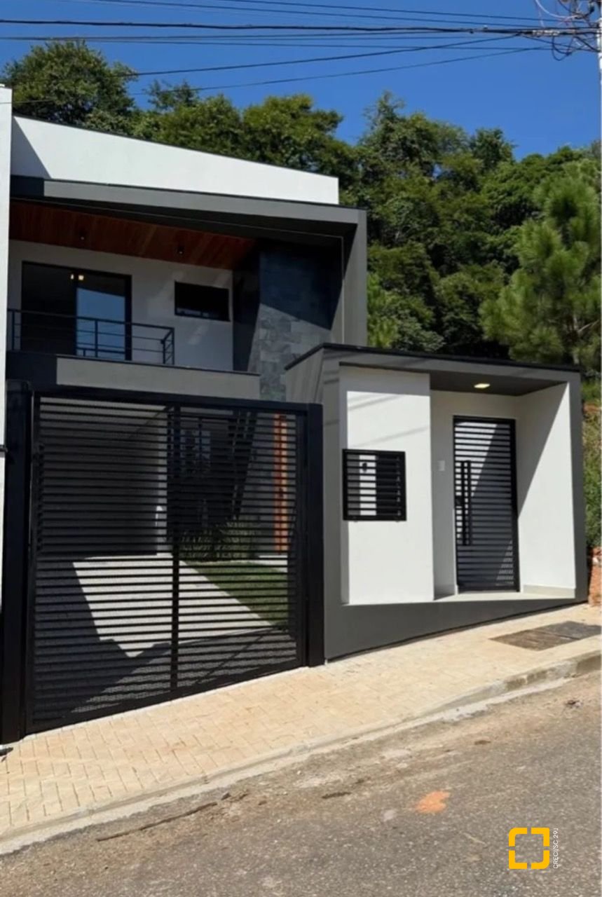 Casa com 153m², 3 quartos (sendo 1 suíte), 1 garagem, no bairro Ipiranga em São José