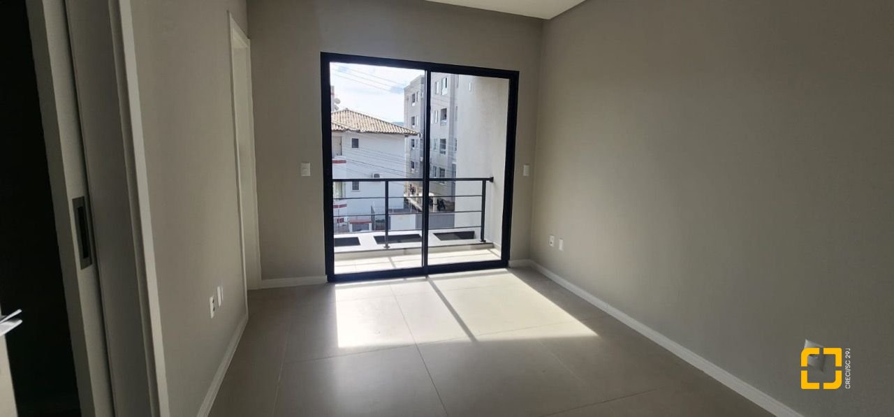 Casa com 153m², 3 quartos (sendo 1 suíte), 1 garagem, no bairro Ipiranga em São José
