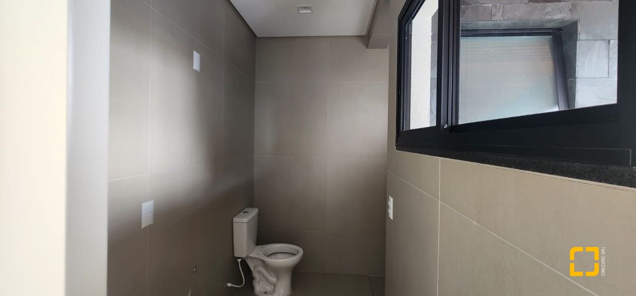 Casa com 153m², 3 quartos (sendo 1 suíte), 1 garagem, no bairro Ipiranga em São José
