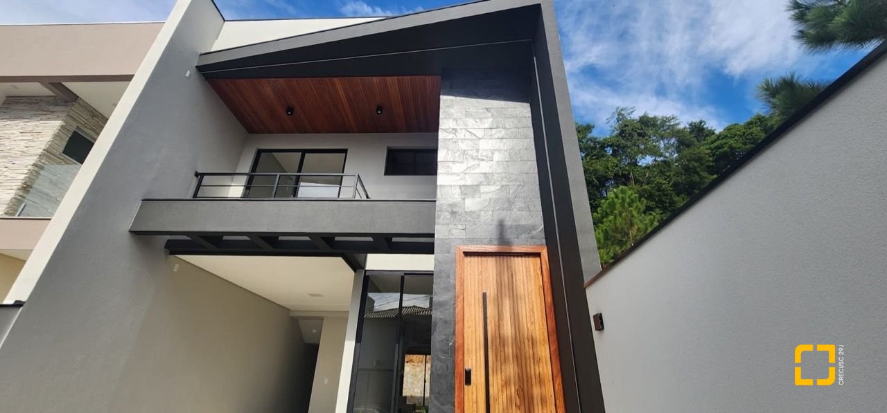 Casa com 153m², 3 quartos (sendo 1 suíte), 1 garagem, no bairro Ipiranga em São José