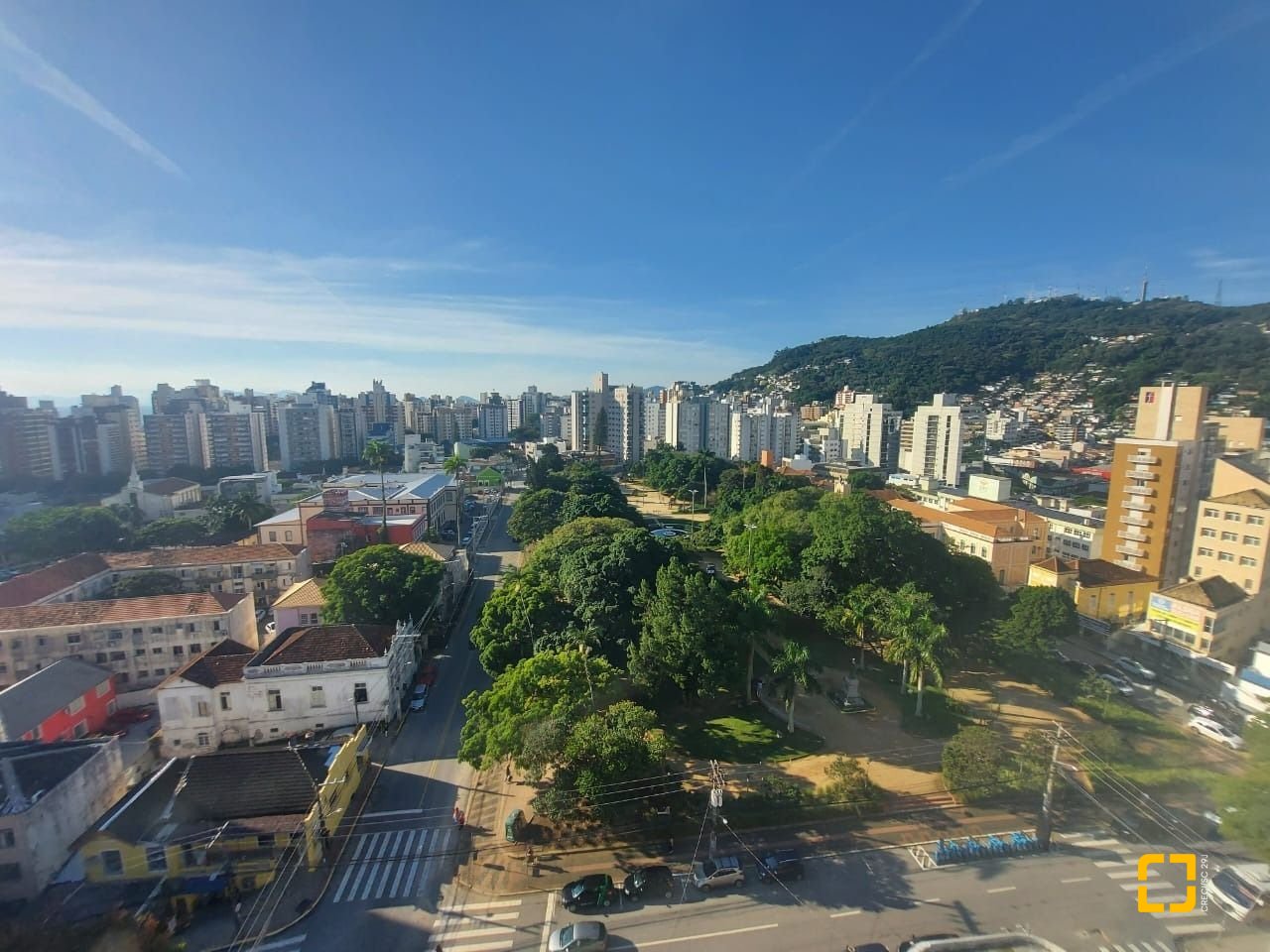 Apartamento com 214m², 6 quartos (sendo 2 suítes), 2 garagens, no bairro Centro em Florianópolis