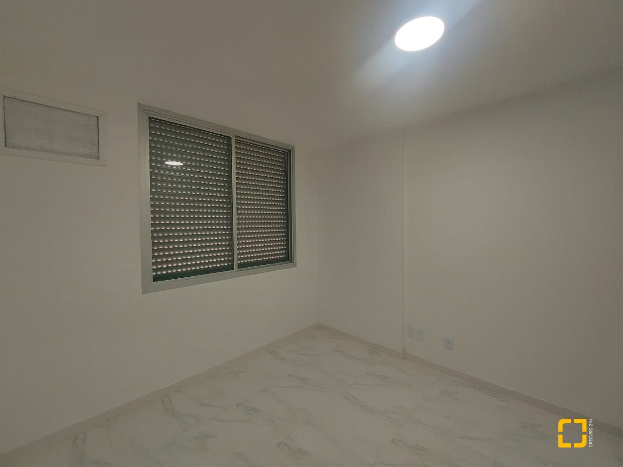 Apartamento com 214m², 6 quartos (sendo 2 suítes), 2 garagens, no bairro Centro em Florianópolis