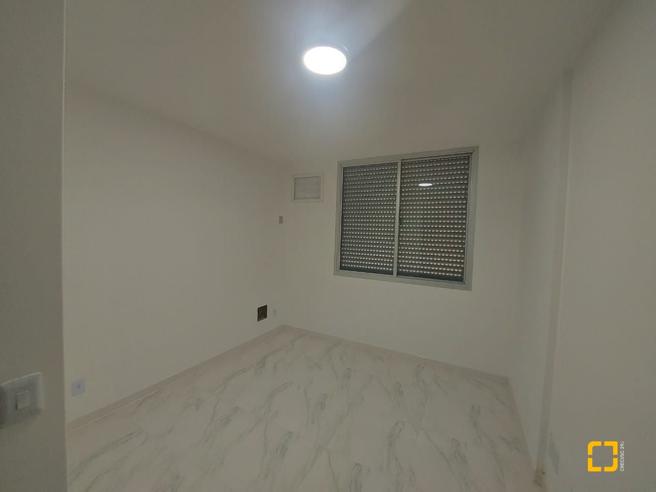 Apartamento com 214m², 6 quartos (sendo 2 suítes), 2 garagens, no bairro Centro em Florianópolis