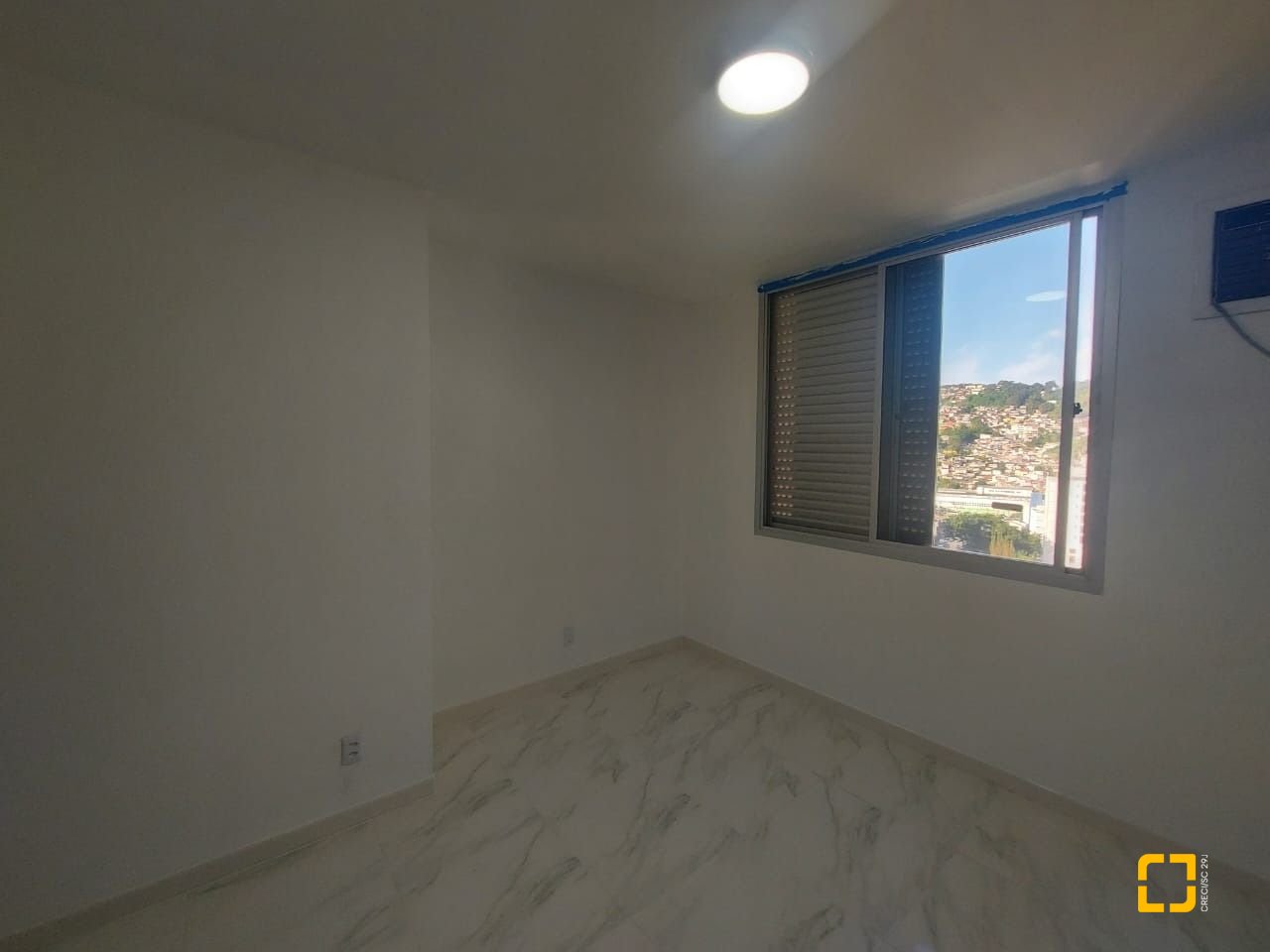 Apartamento com 214m², 6 quartos (sendo 2 suítes), 2 garagens, no bairro Centro em Florianópolis