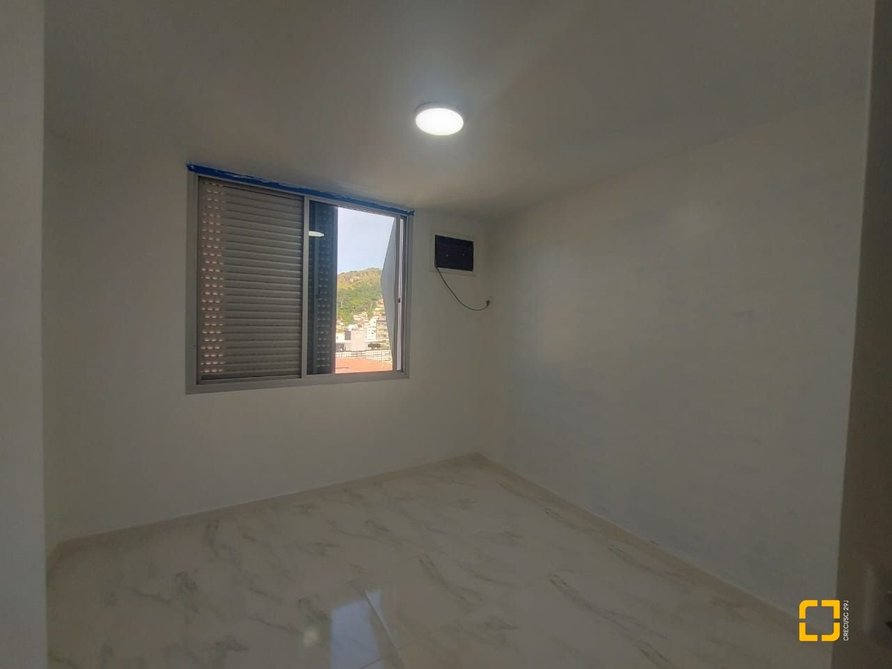 Apartamento com 214m², 6 quartos (sendo 2 suítes), 2 garagens, no bairro Centro em Florianópolis