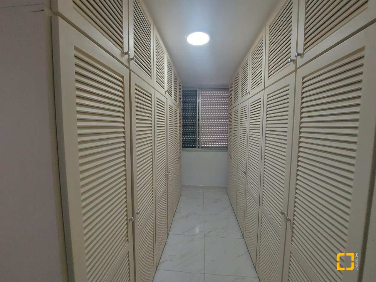Apartamento com 214m², 6 quartos (sendo 2 suítes), 2 garagens, no bairro Centro em Florianópolis