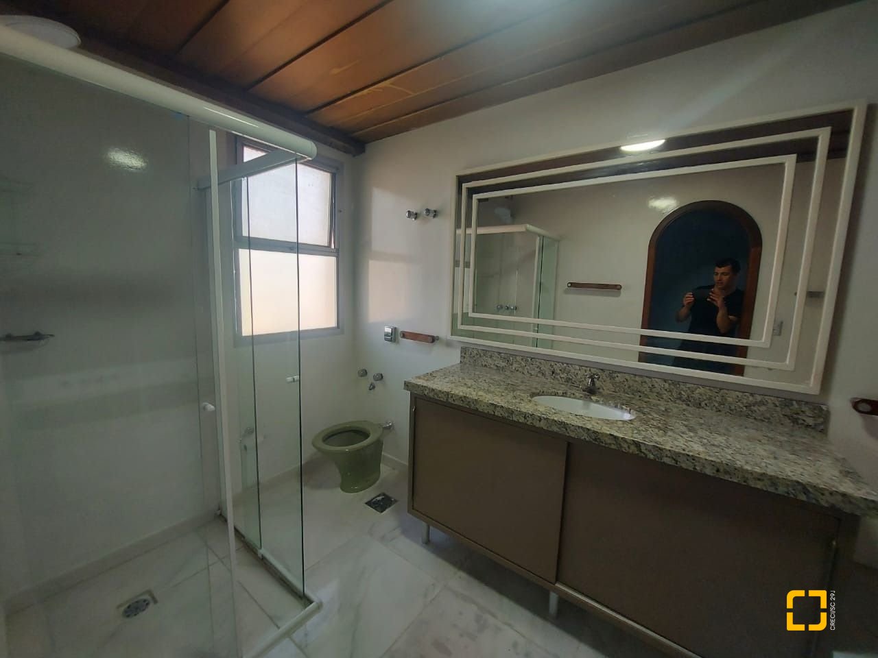 Apartamento com 214m², 6 quartos (sendo 2 suítes), 2 garagens, no bairro Centro em Florianópolis