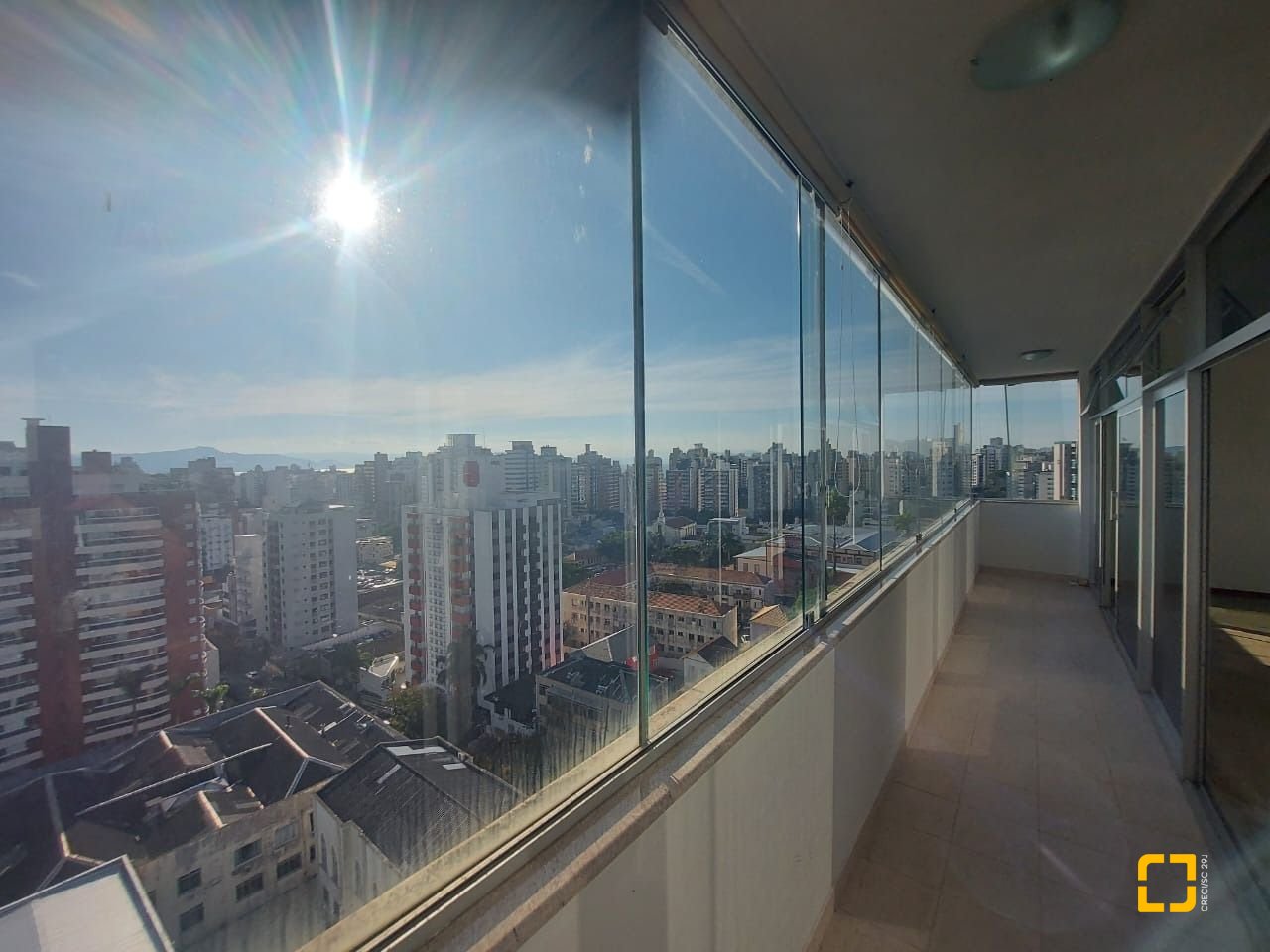 Apartamento com 214m², 6 quartos (sendo 2 suítes), 2 garagens, no bairro Centro em Florianópolis