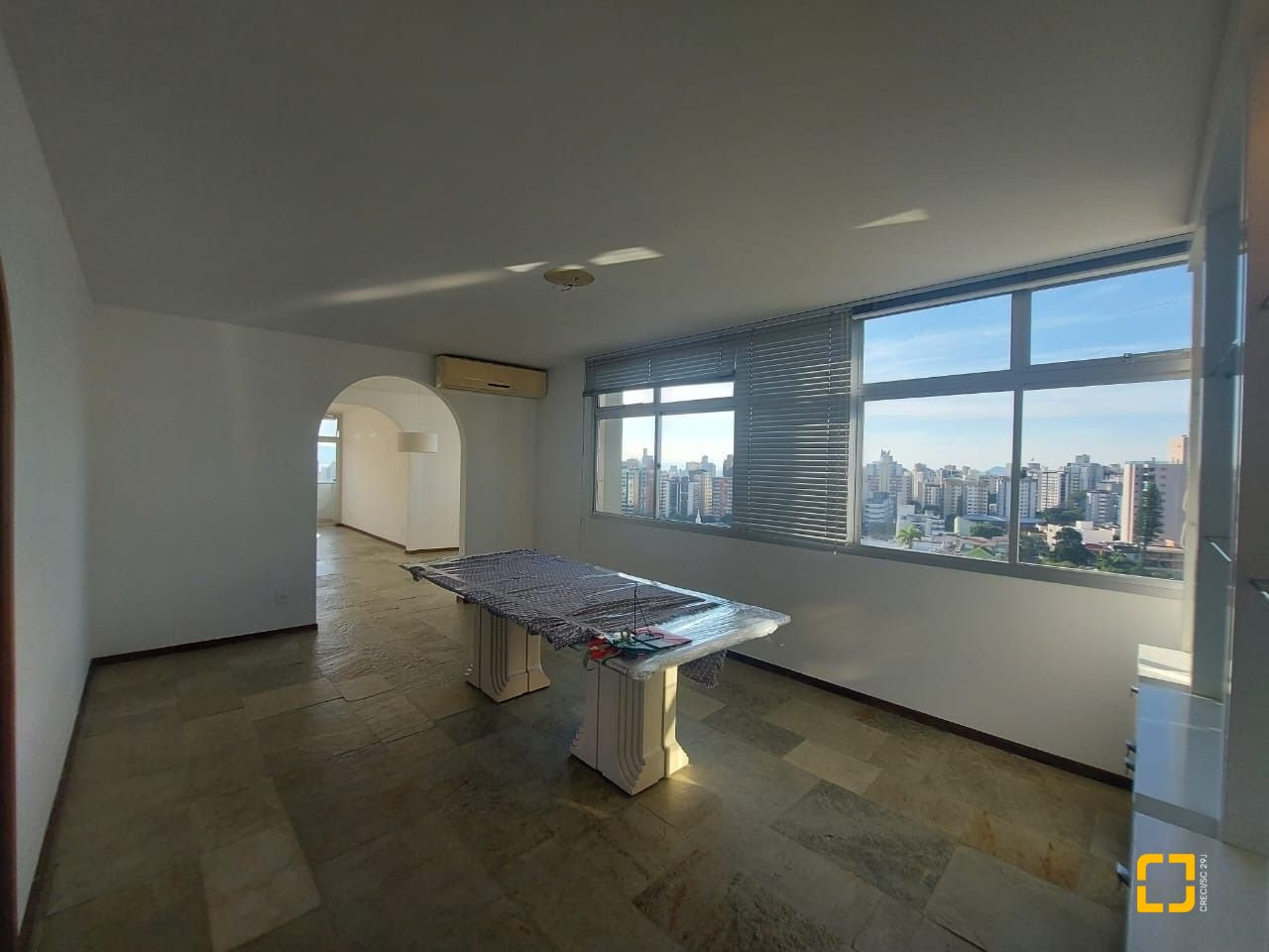 Apartamento com 214m², 6 quartos (sendo 2 suítes), 2 garagens, no bairro Centro em Florianópolis