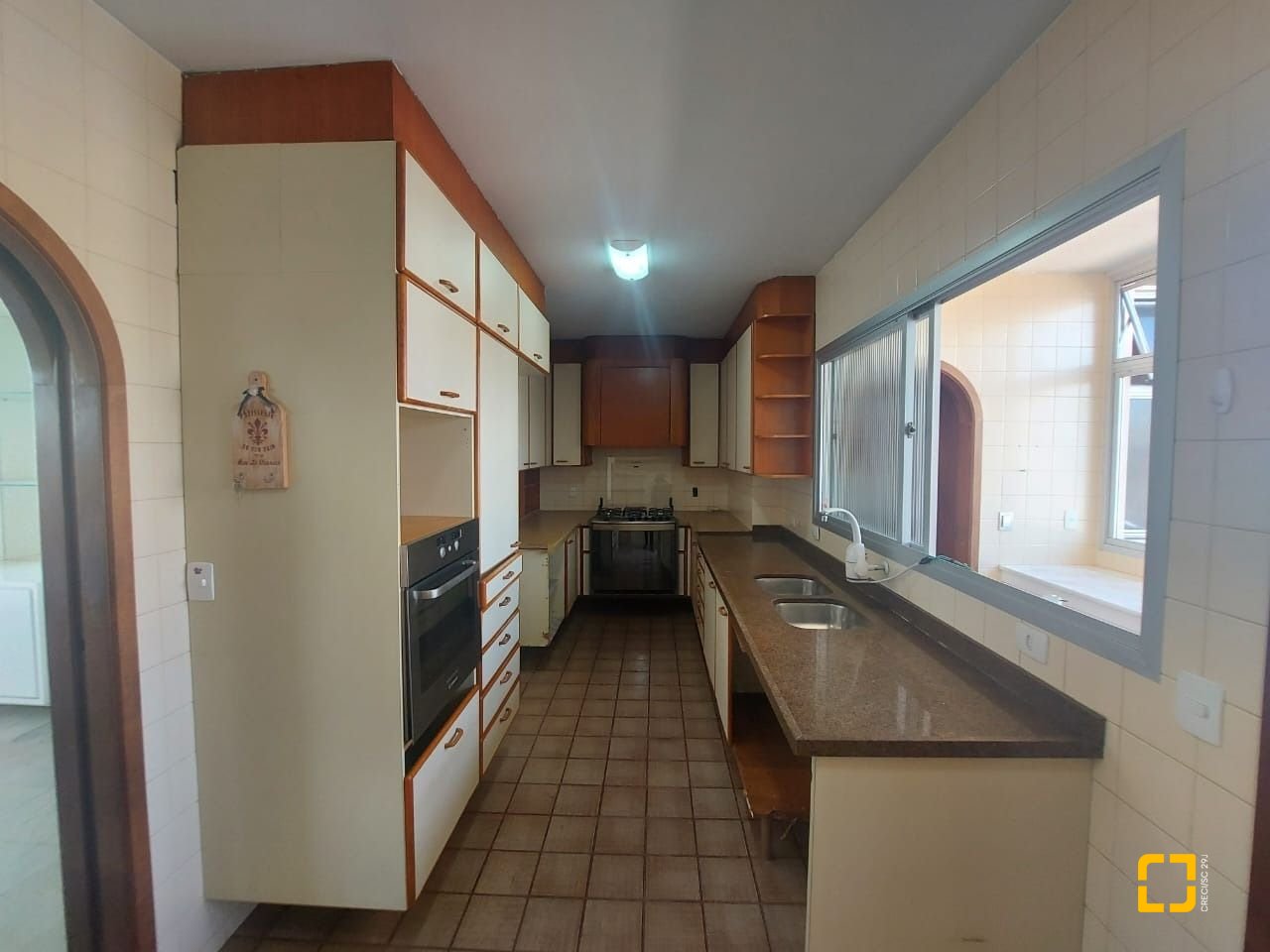 Apartamento com 214m², 6 quartos (sendo 2 suítes), 2 garagens, no bairro Centro em Florianópolis