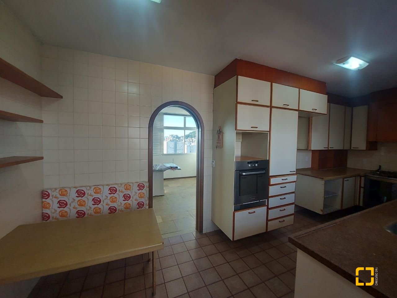 Apartamento com 214m², 6 quartos (sendo 2 suítes), 2 garagens, no bairro Centro em Florianópolis