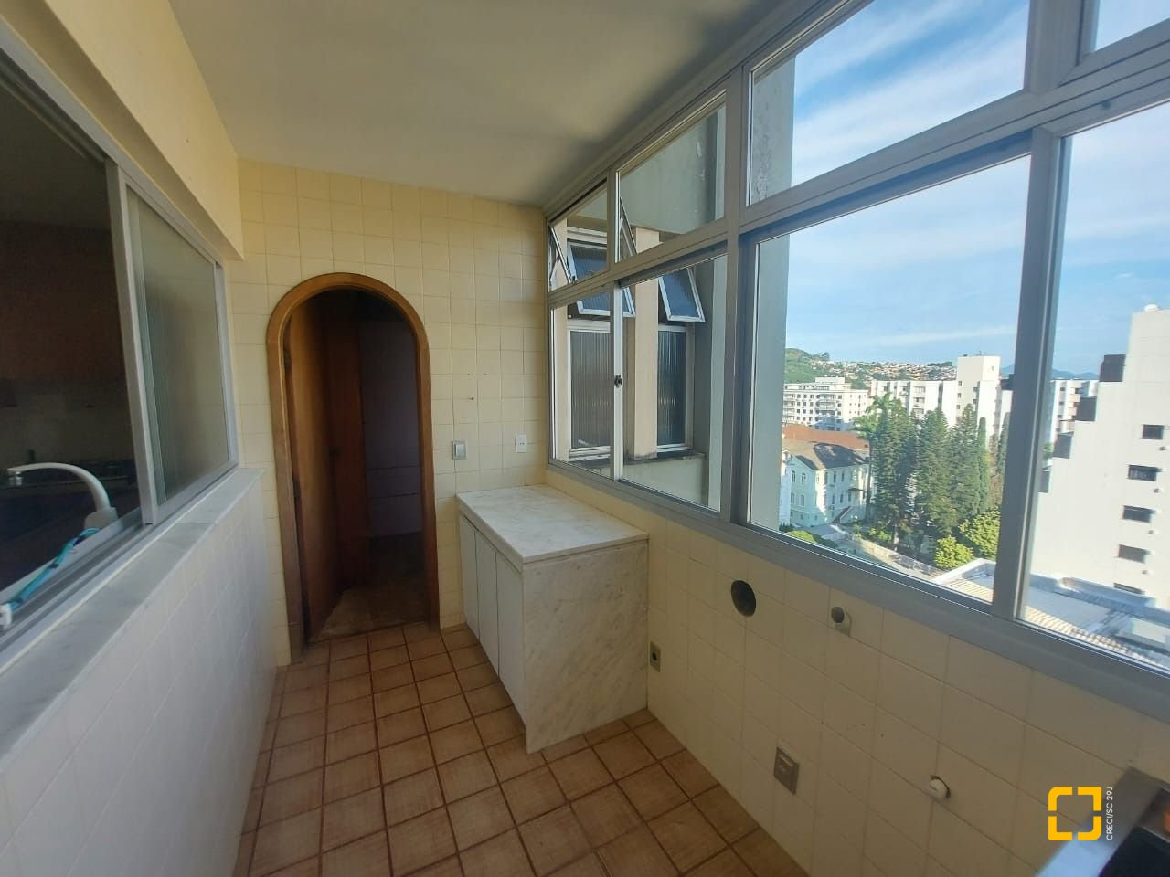 Apartamento com 214m², 6 quartos (sendo 2 suítes), 2 garagens, no bairro Centro em Florianópolis