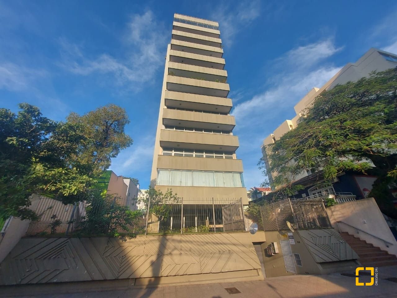 Apartamento com 214m², 6 quartos (sendo 2 suítes), 2 garagens, no bairro Centro em Florianópolis