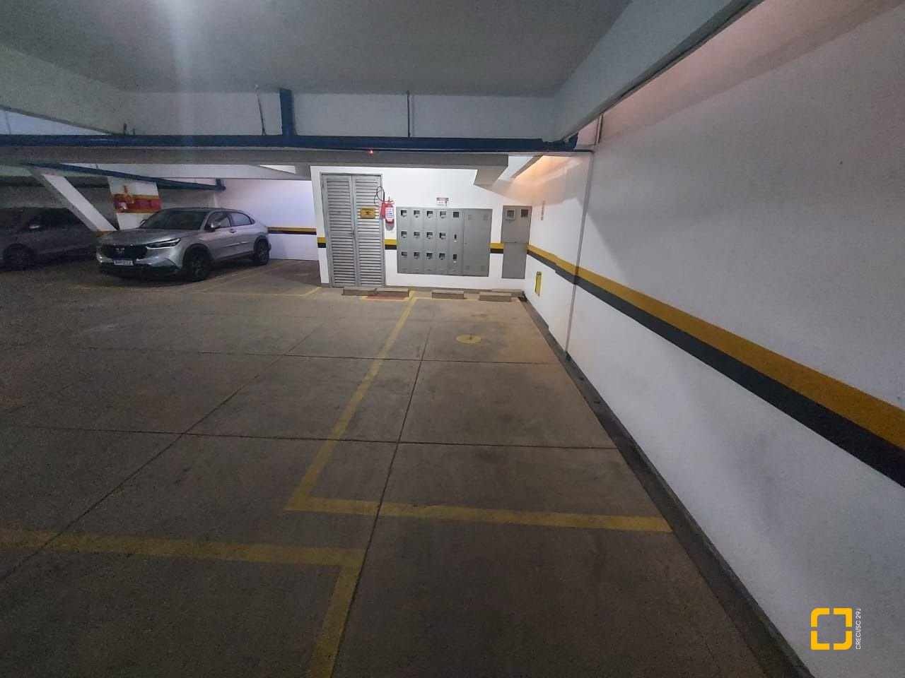 Apartamento com 214m², 6 quartos (sendo 2 suítes), 2 garagens, no bairro Centro em Florianópolis