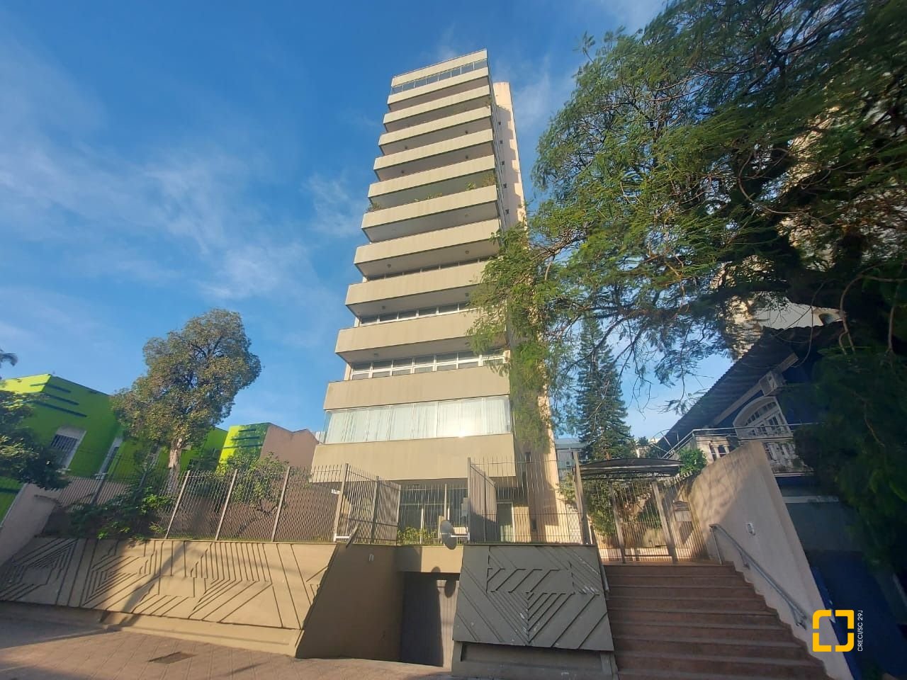Apartamento com 214m², 6 quartos (sendo 2 suítes), 2 garagens, no bairro Centro em Florianópolis