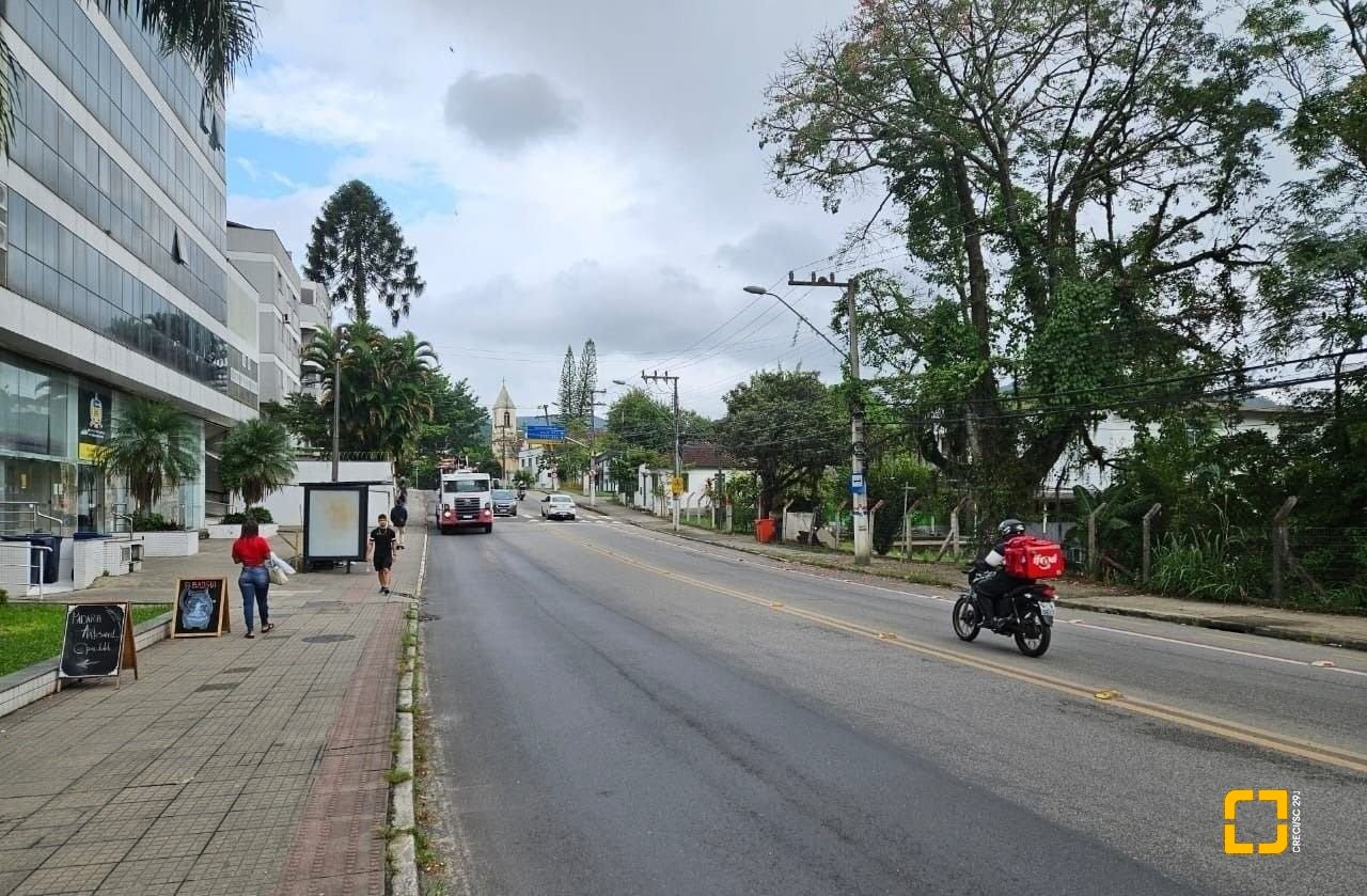 Sala com 23m², 1 garagem, no bairro Carvoeira em Florianópolis
