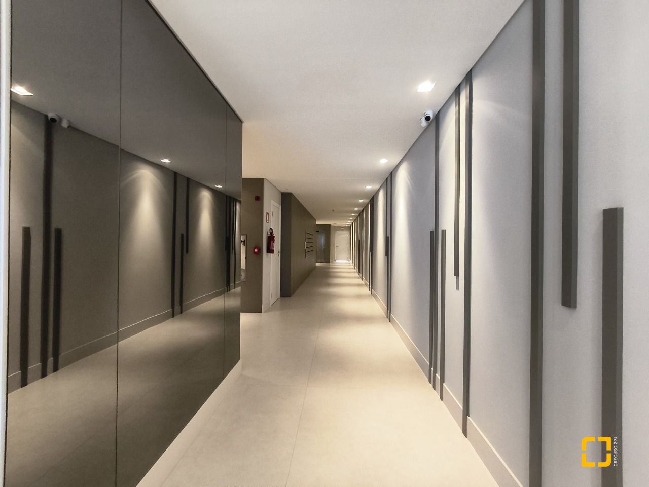 Apartamento com 33m², 2 quartos (sendo 1 suíte), 1 garagem, no bairro Carvoeira em Florianópolis
