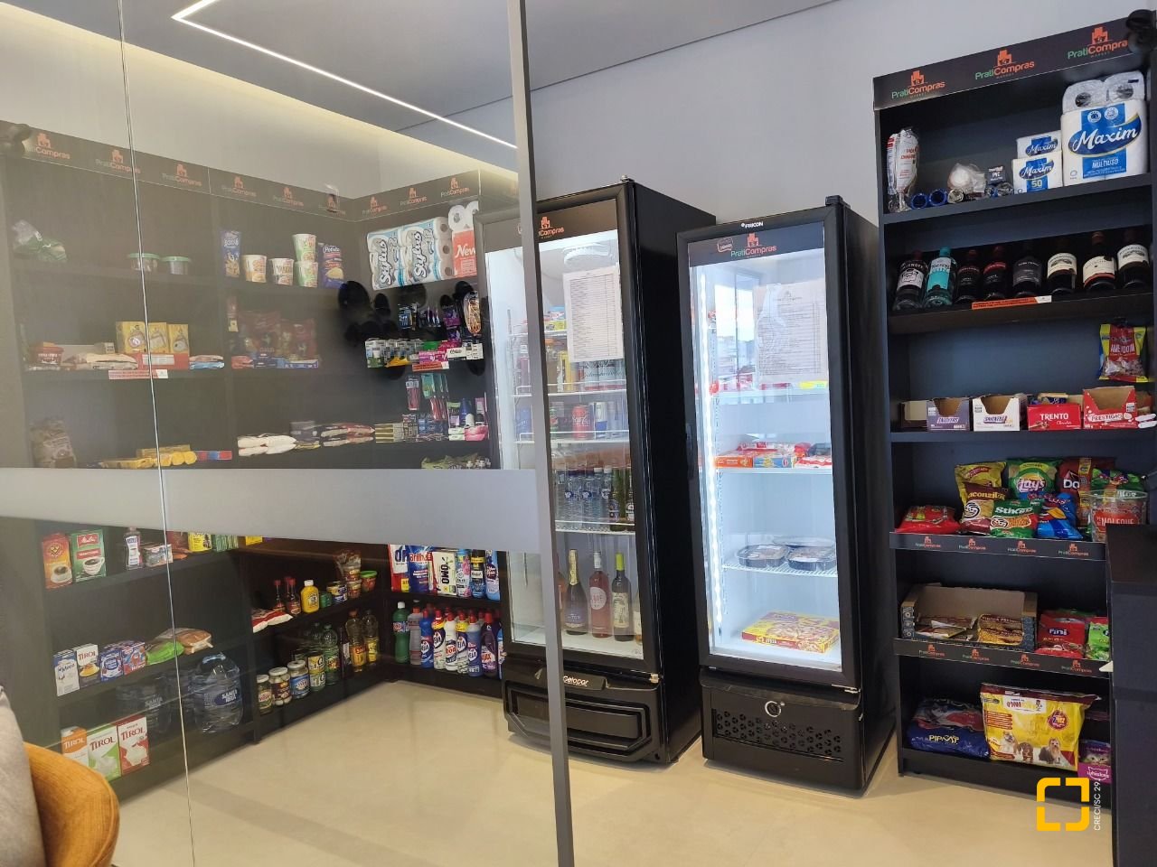 Apartamento com 33m², 2 quartos (sendo 1 suíte), 1 garagem, no bairro Carvoeira em Florianópolis