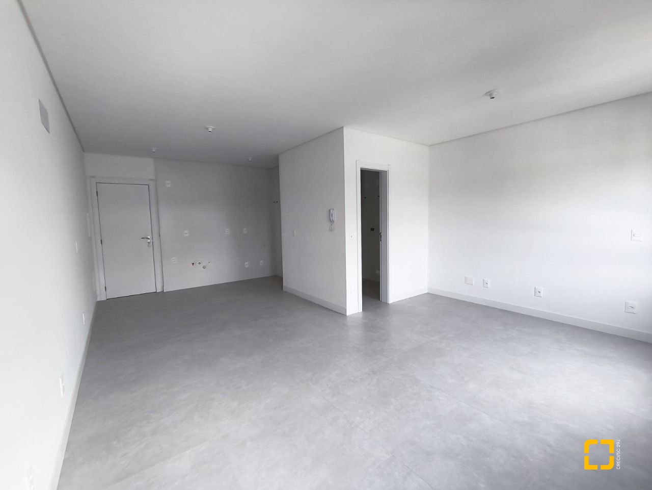 Apartamento com 33m², 2 quartos (sendo 1 suíte), 1 garagem, no bairro Carvoeira em Florianópolis