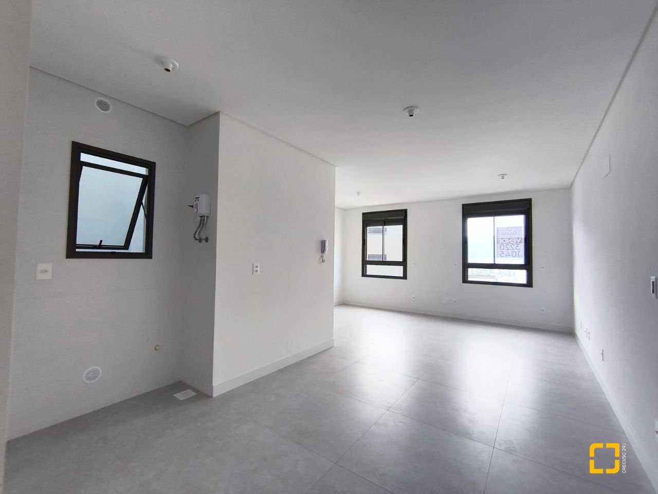 Apartamento com 33m², 2 quartos (sendo 1 suíte), 1 garagem, no bairro Carvoeira em Florianópolis