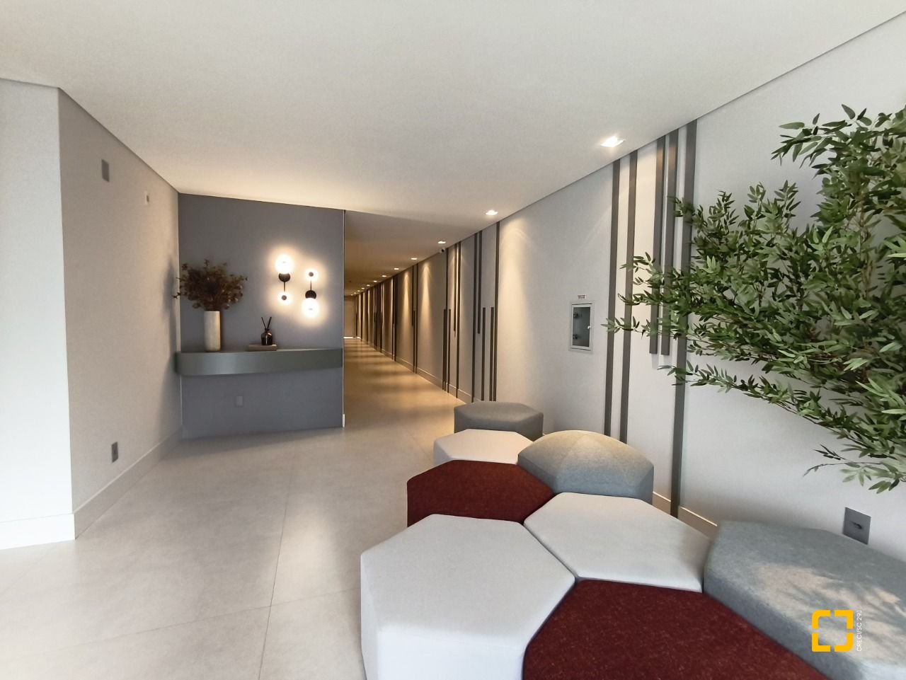 Apartamento com 33m², 2 quartos (sendo 1 suíte), 1 garagem, no bairro Carvoeira em Florianópolis