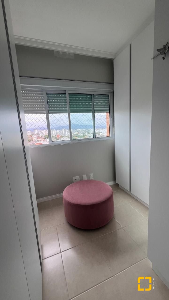 Apartamento com 109m², 4 quartos (sendo 1 suíte), 2 garagens, no bairro Jardim Atlântico em Florianópolis
