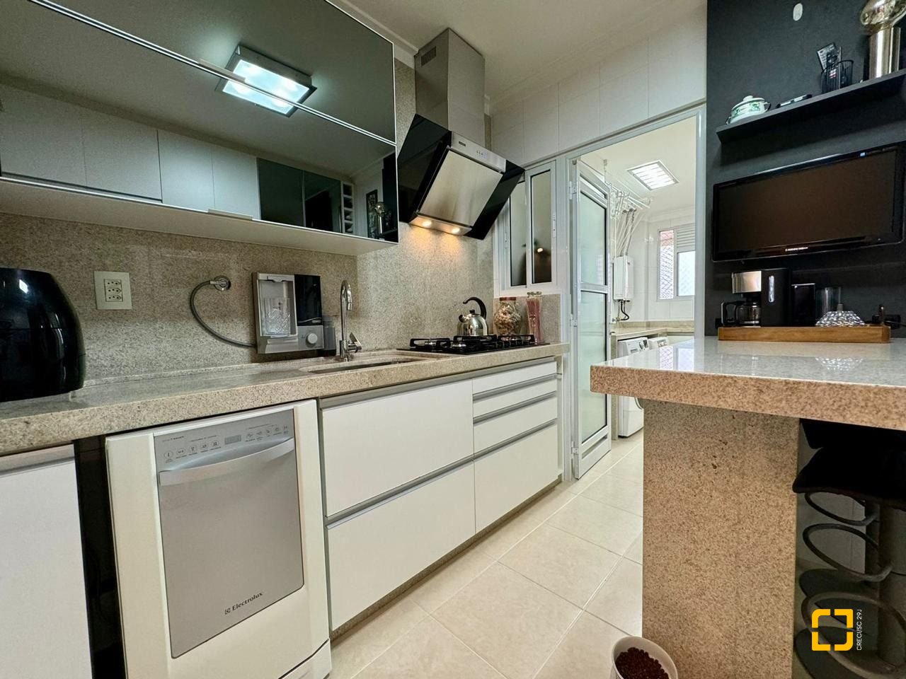 Apartamento com 109m², 4 quartos (sendo 1 suíte), 2 garagens, no bairro Jardim Atlântico em Florianópolis