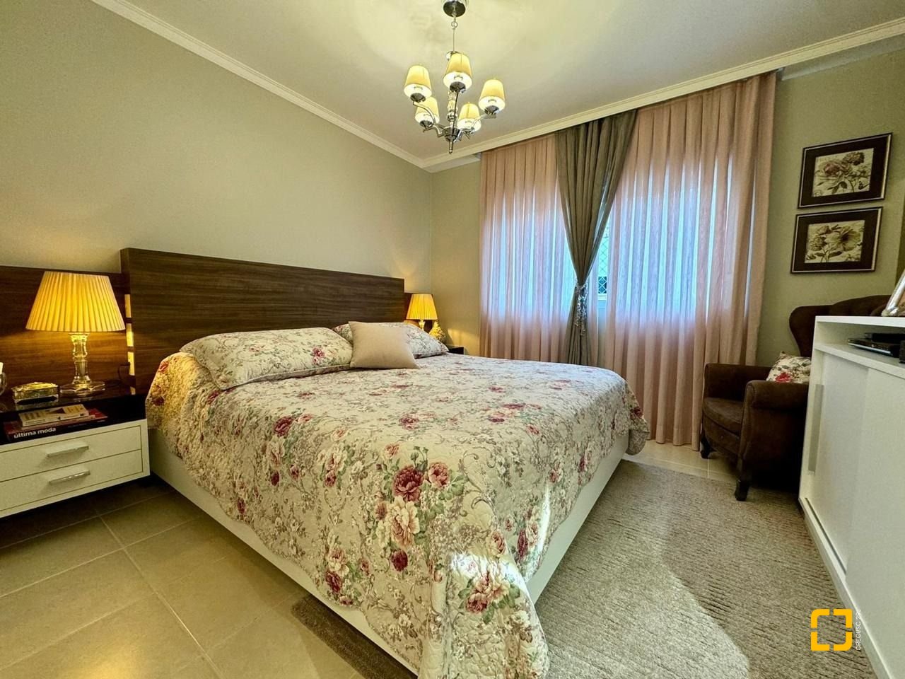 Apartamento com 109m², 4 quartos (sendo 1 suíte), 2 garagens, no bairro Jardim Atlântico em Florianópolis
