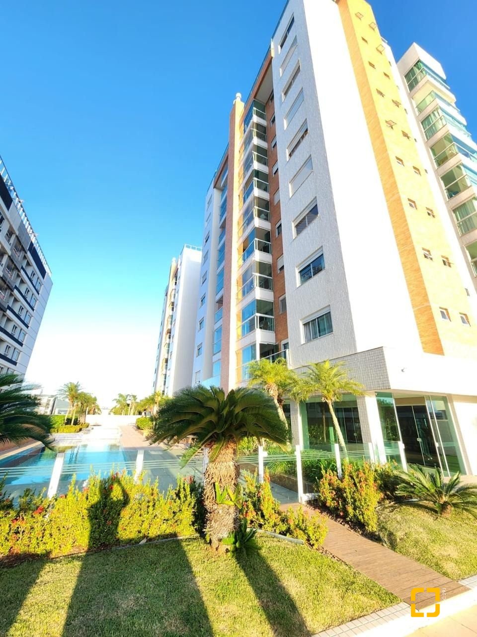 Apartamento com 109m², 4 quartos (sendo 1 suíte), 2 garagens, no bairro Jardim Atlântico em Florianópolis