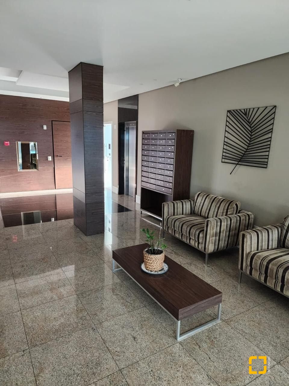Apartamento com 109m², 4 quartos (sendo 1 suíte), 2 garagens, no bairro Jardim Atlântico em Florianópolis