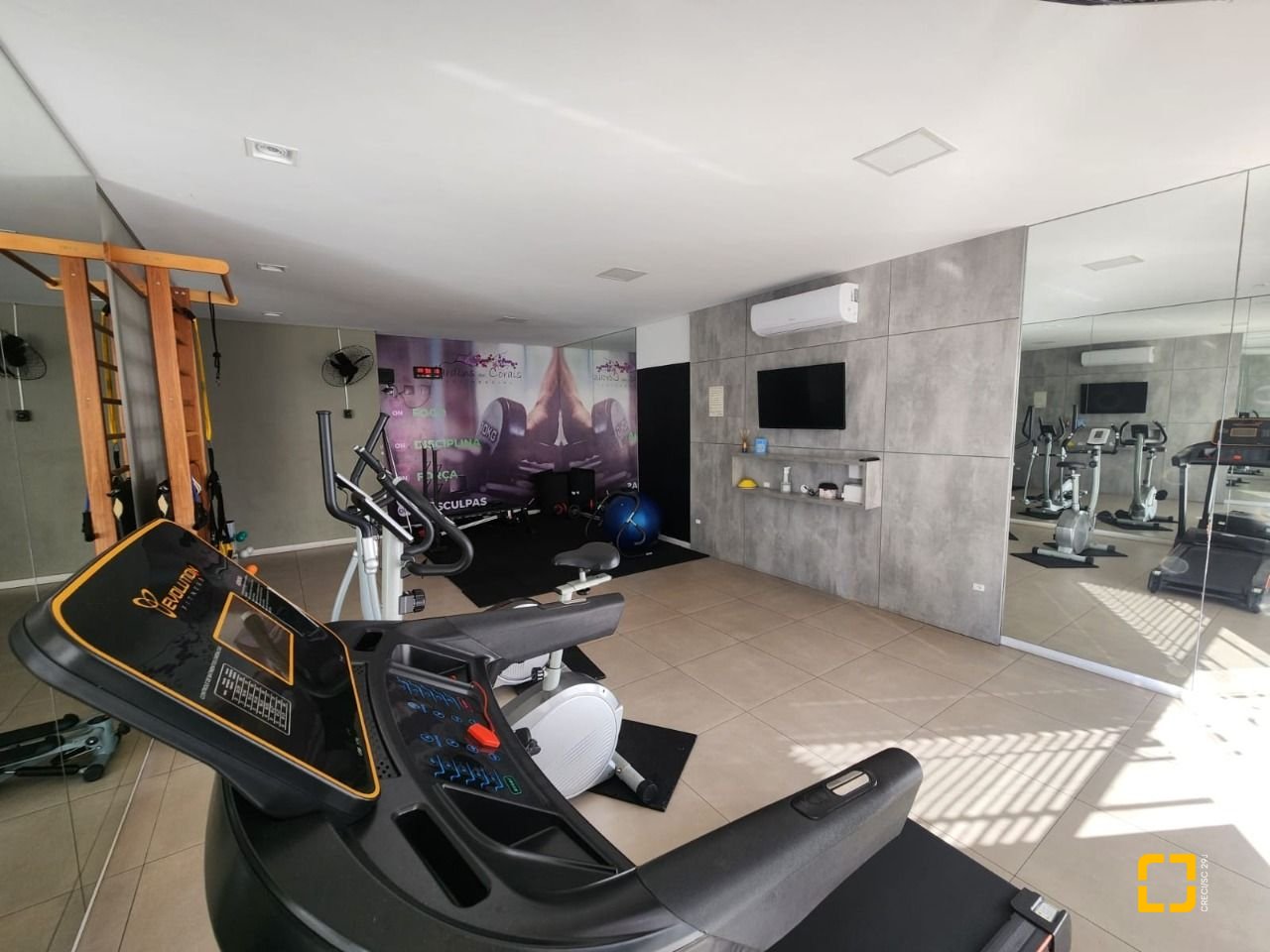Apartamento com 111m², 4 quartos (sendo 1 suíte), 4 garagens, no bairro Abraão em Florianópolis
