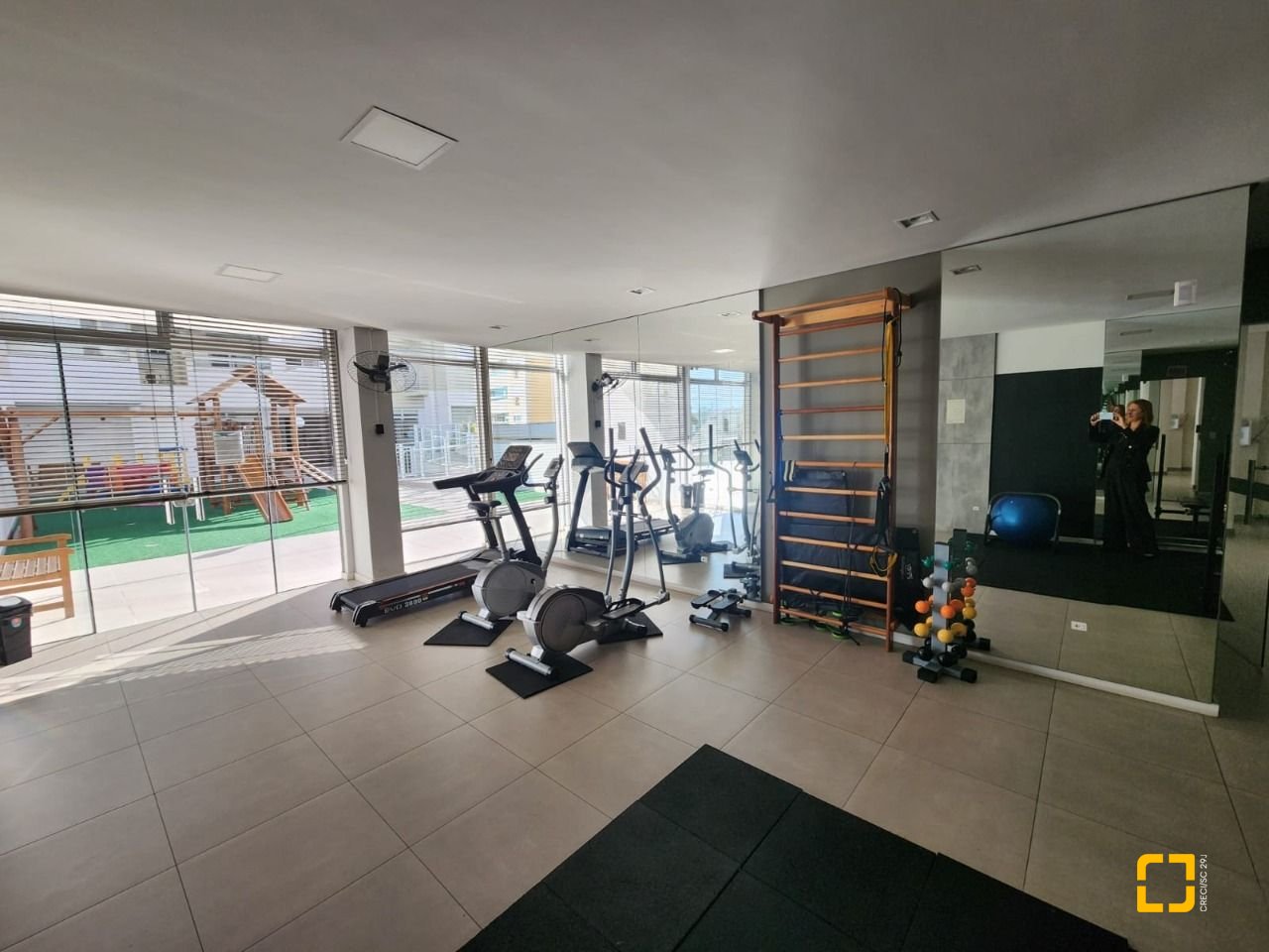 Apartamento com 111m², 4 quartos (sendo 1 suíte), 4 garagens, no bairro Abraão em Florianópolis