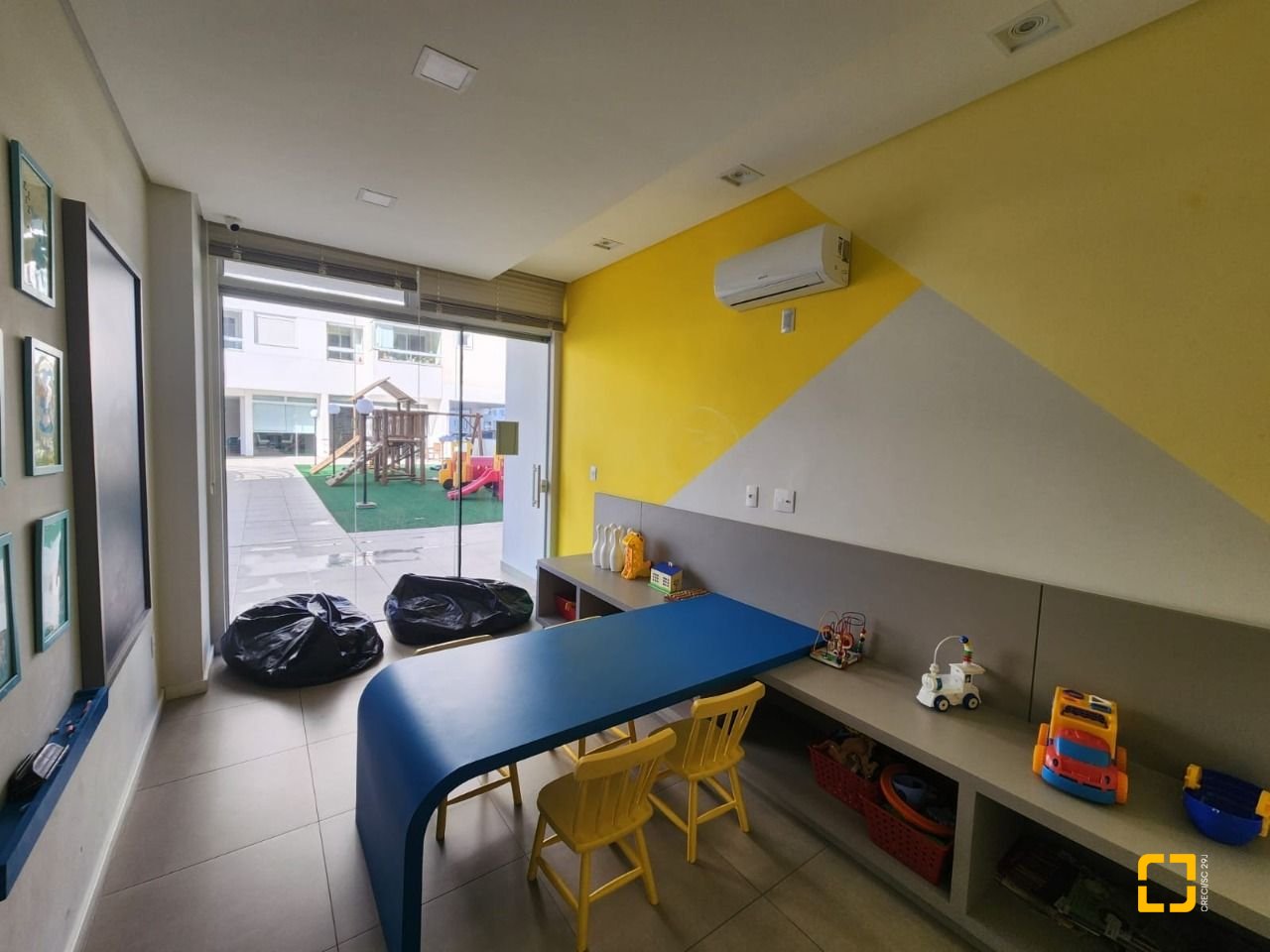 Apartamento com 111m², 4 quartos (sendo 1 suíte), 4 garagens, no bairro Abraão em Florianópolis