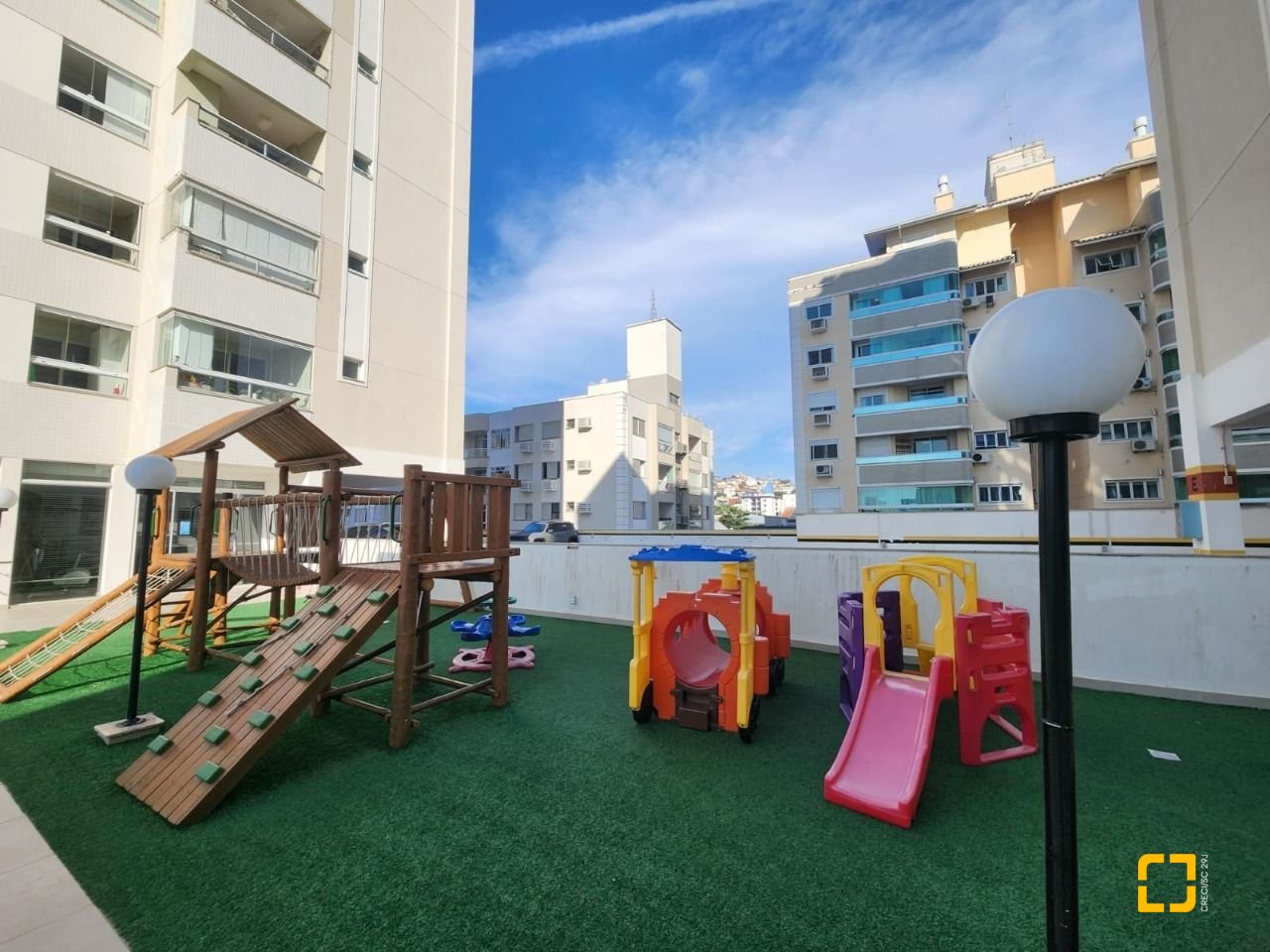 Apartamento com 111m², 4 quartos (sendo 1 suíte), 4 garagens, no bairro Abraão em Florianópolis