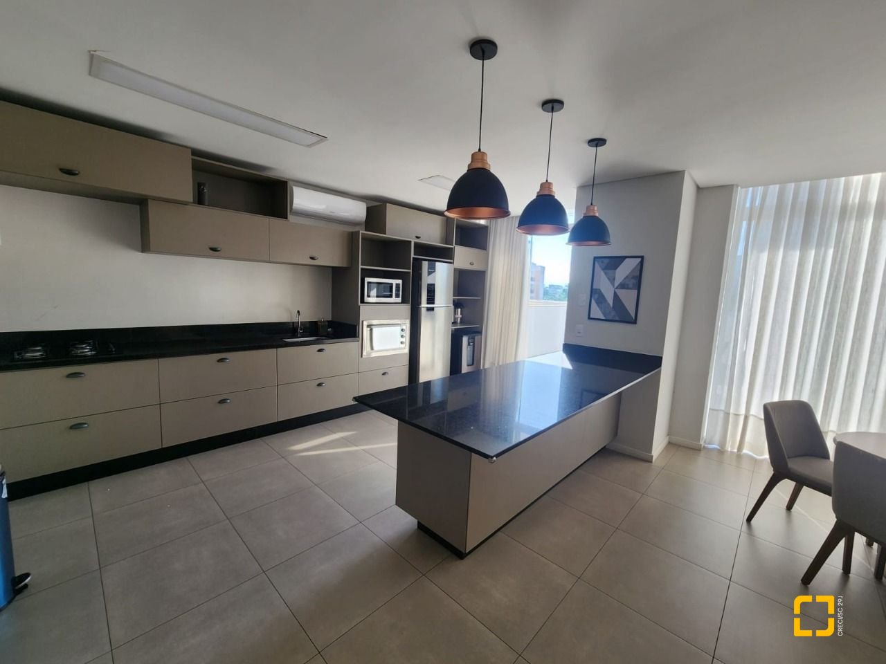 Apartamento com 111m², 4 quartos (sendo 1 suíte), 4 garagens, no bairro Abraão em Florianópolis