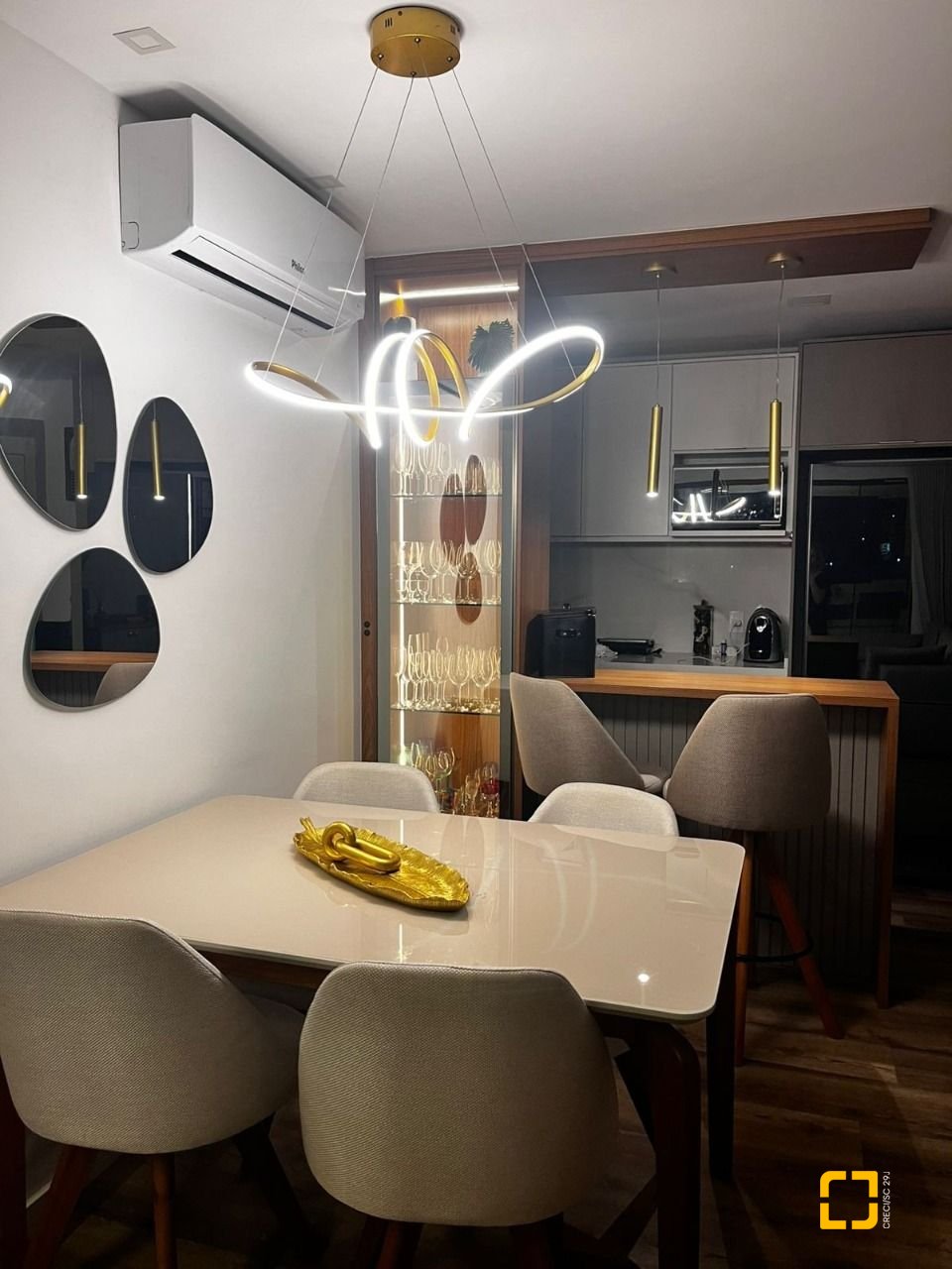 Apartamento com 111m², 4 quartos (sendo 1 suíte), 4 garagens, no bairro Abraão em Florianópolis
