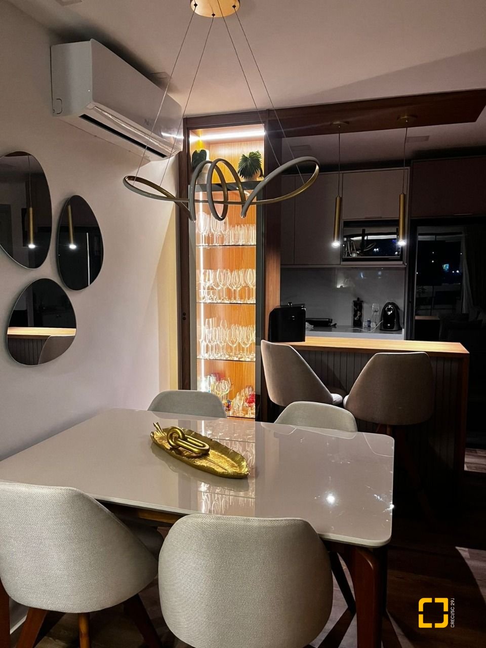 Apartamento com 111m², 4 quartos (sendo 1 suíte), 4 garagens, no bairro Abraão em Florianópolis