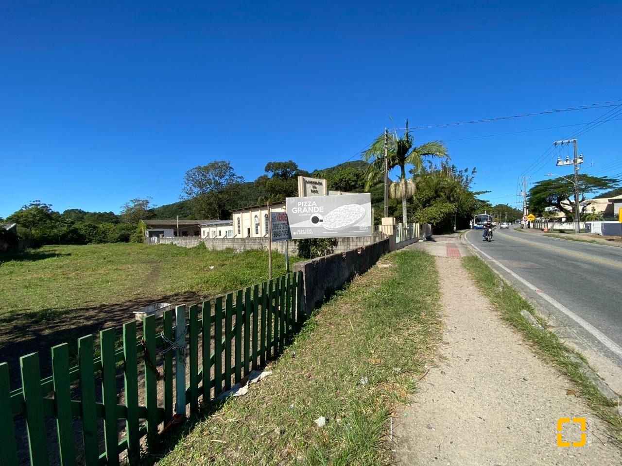 Terreno com 2431m², no bairro Armação do Pântano do Sul em Florianópolis