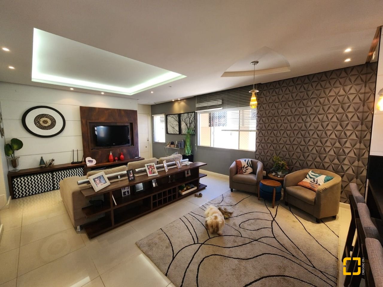 Casa com 204m², 5 quartos (sendo 1 suíte), 4 garagens, no bairro Agronômica em Florianópolis