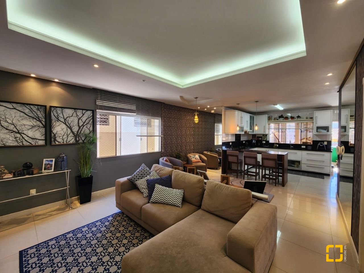 Casa com 204m², 5 quartos (sendo 1 suíte), 4 garagens, no bairro Agronômica em Florianópolis