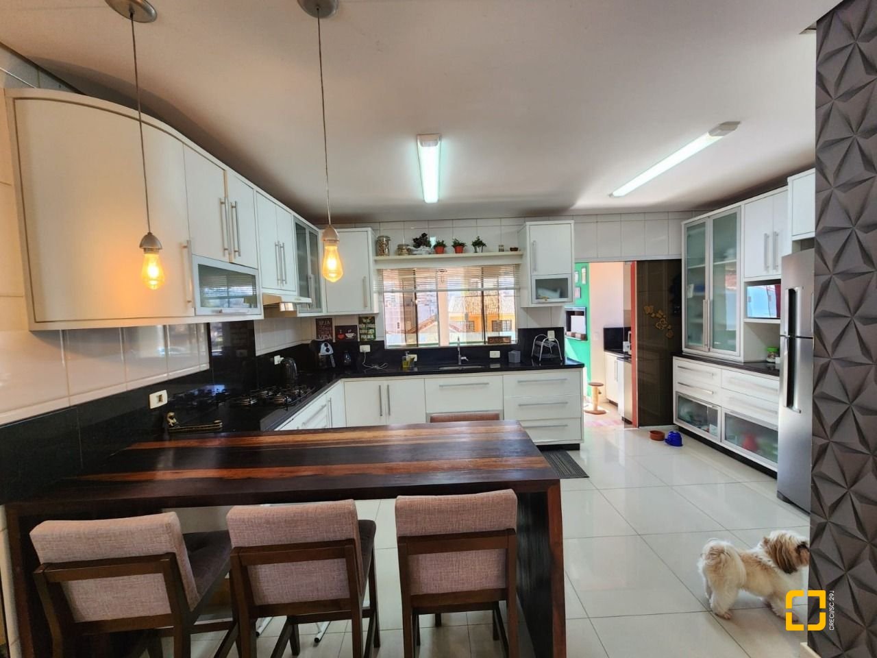 Casa com 204m², 5 quartos (sendo 1 suíte), 4 garagens, no bairro Agronômica em Florianópolis