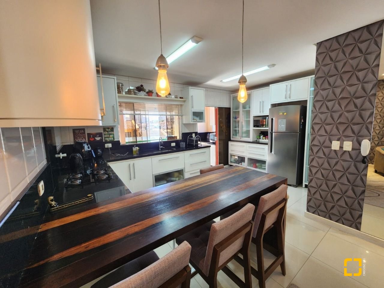 Casa com 204m², 5 quartos (sendo 1 suíte), 4 garagens, no bairro Agronômica em Florianópolis