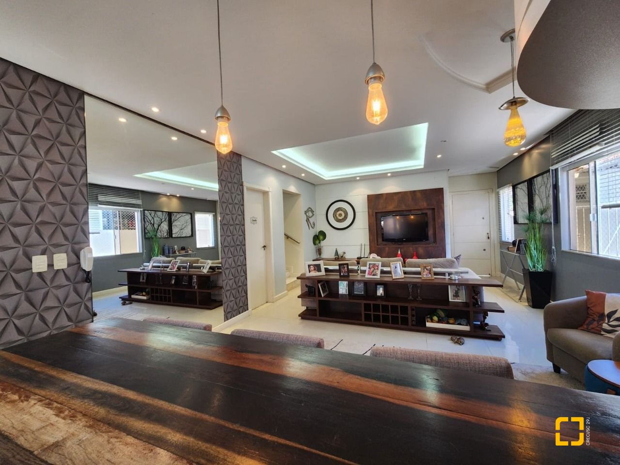 Casa com 204m², 5 quartos (sendo 1 suíte), 4 garagens, no bairro Agronômica em Florianópolis