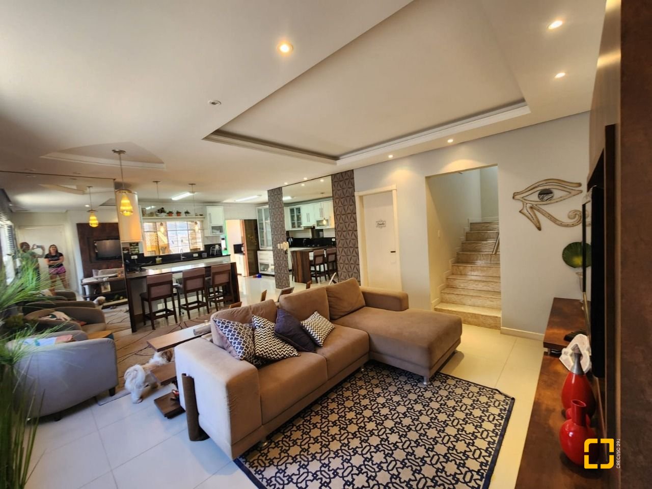 Casa com 204m², 5 quartos (sendo 1 suíte), 4 garagens, no bairro Agronômica em Florianópolis