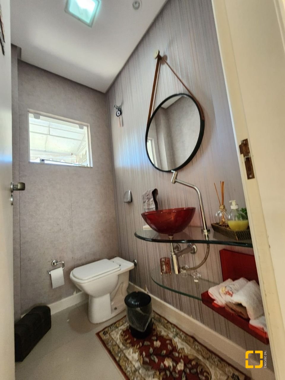 Casa com 204m², 5 quartos (sendo 1 suíte), 4 garagens, no bairro Agronômica em Florianópolis
