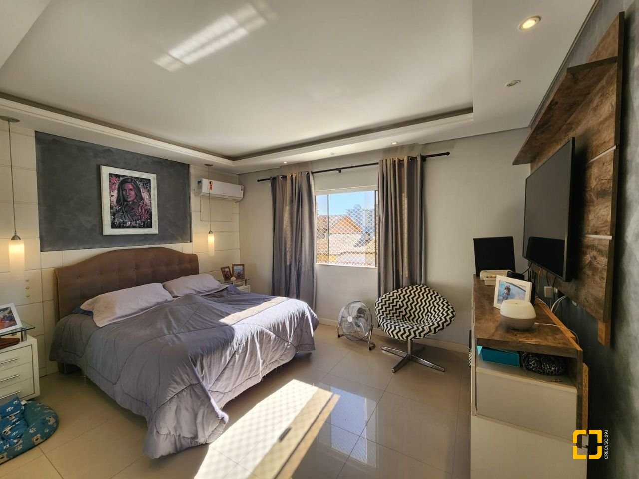 Casa com 204m², 5 quartos (sendo 1 suíte), 4 garagens, no bairro Agronômica em Florianópolis