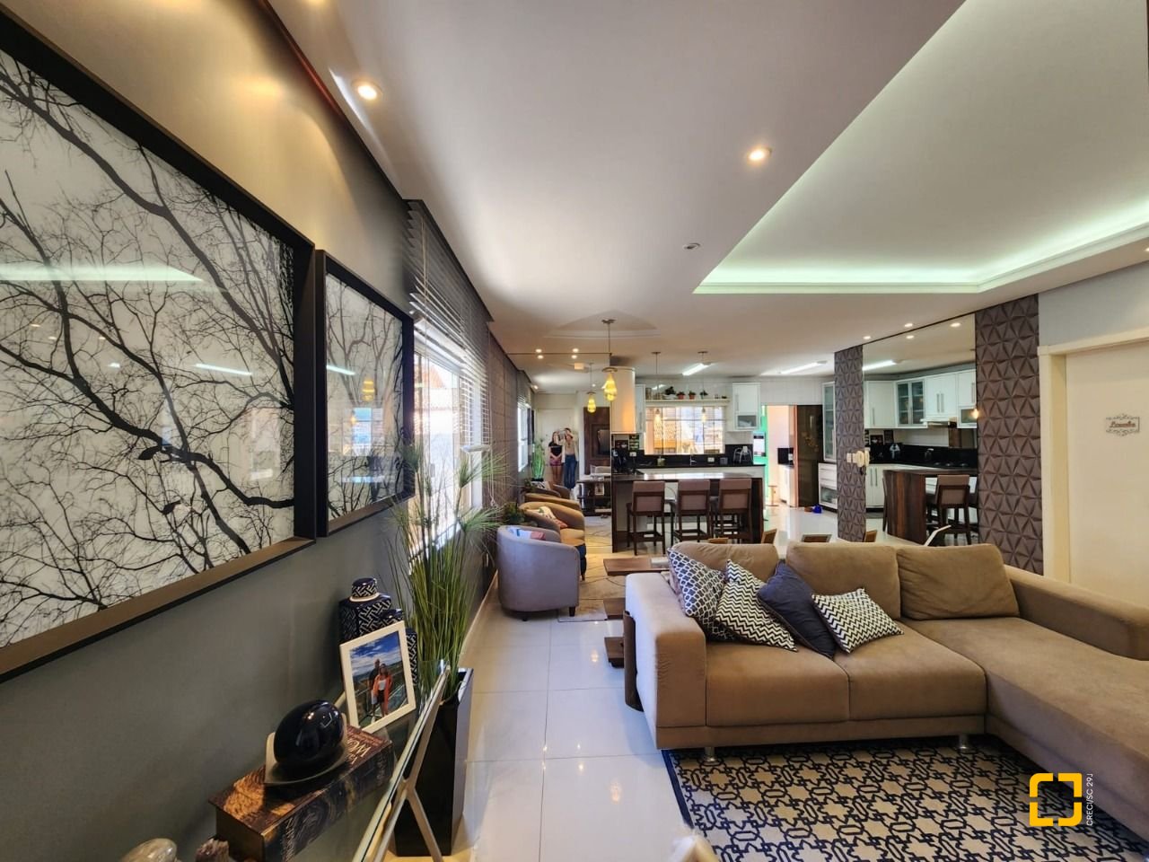 Casa com 204m², 5 quartos (sendo 1 suíte), 4 garagens, no bairro Agronômica em Florianópolis